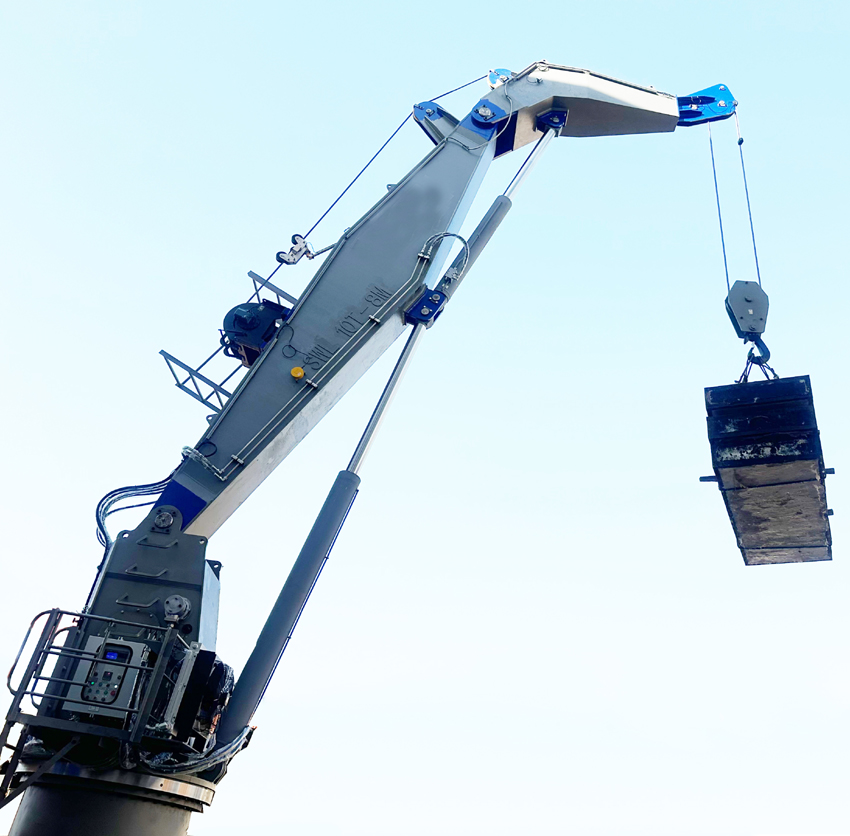 KNUCKLE BOOM CRANE
